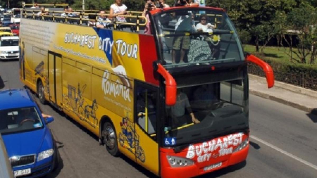 Implementarea autobuzelor supraetajate în Capitală, un eşec? Turiştii se plâng de lipsa unui ghid