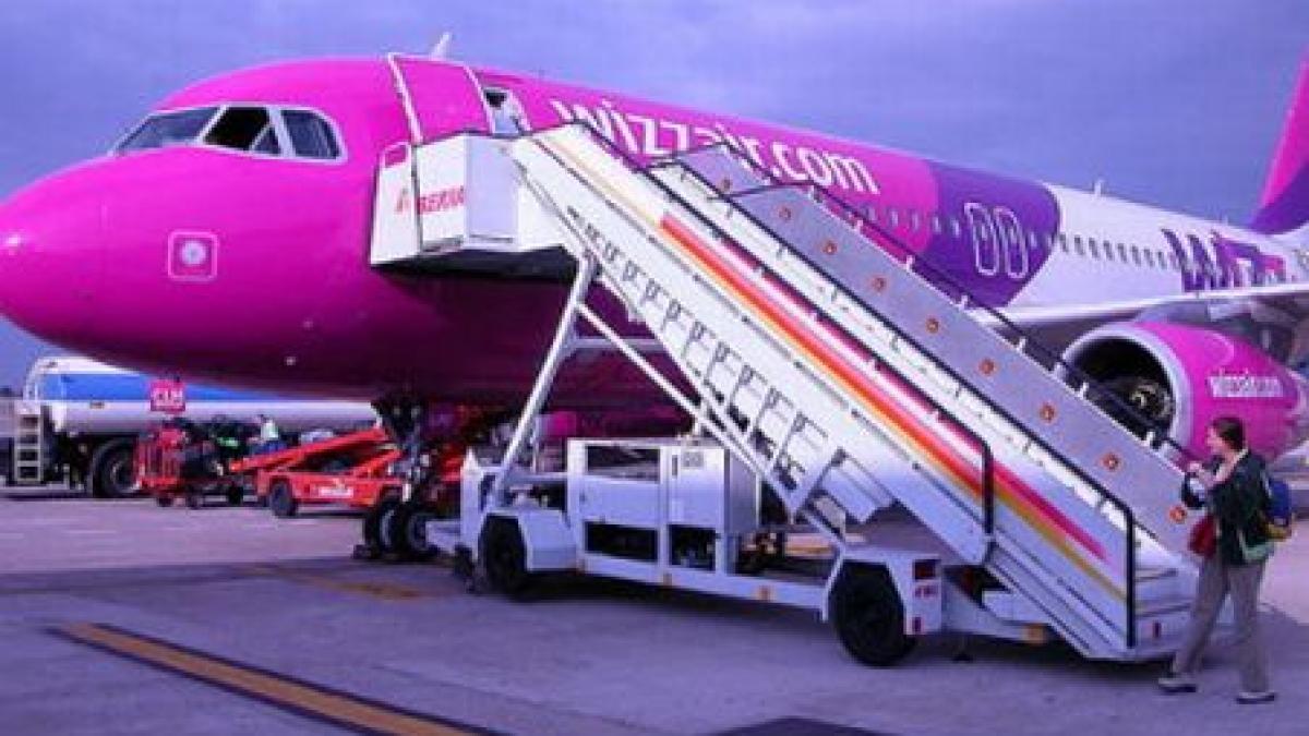 Poveste de amor între un pilot Wizz Air şi un controlor de trafic. Vezi convorbirea dintre cei doi