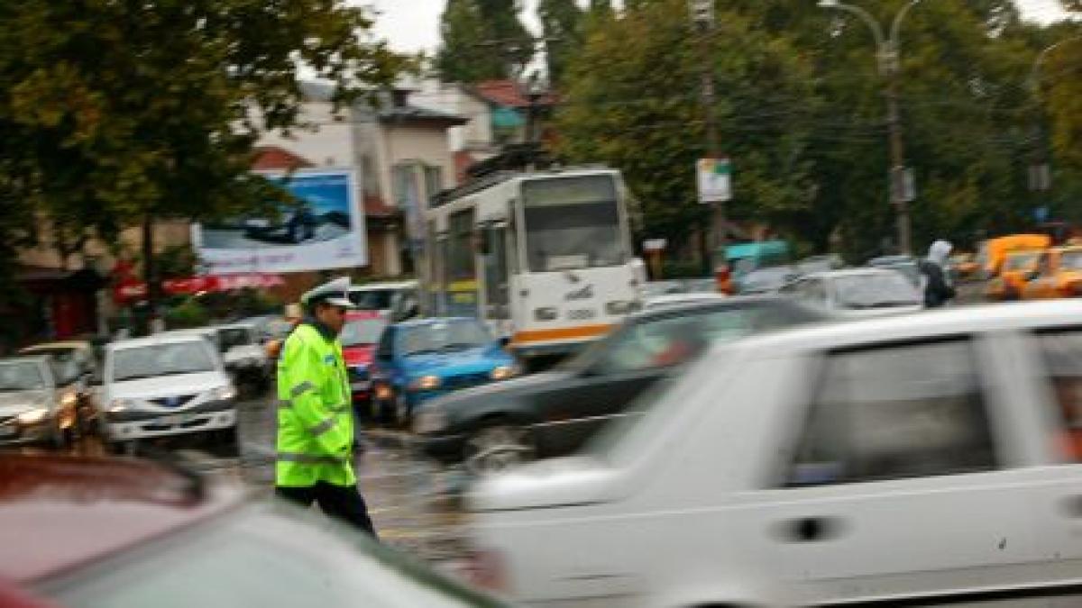 Un şofer din Târgu Jiu s-a bătut cu doi poliţişti în trafic. Vezi aici de ce 