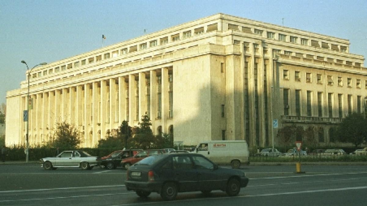 Consolidarea clădirii Guvernului constă în două fântâni arteziene