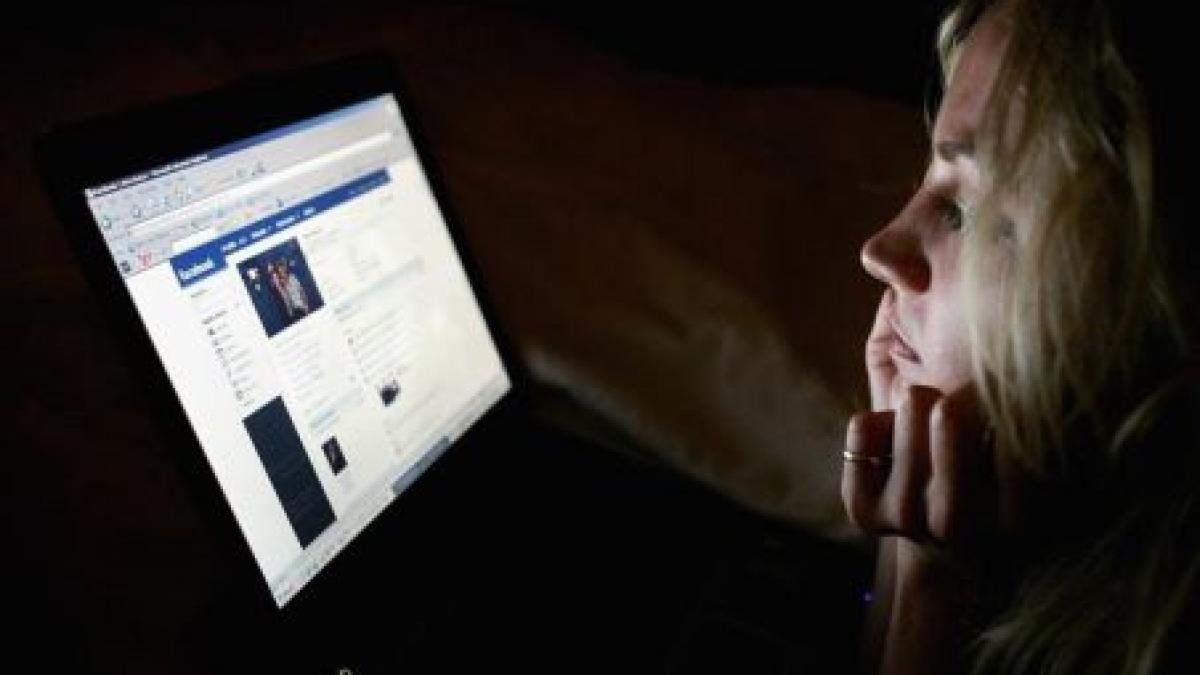 Excesul de Facebook la adolescenți cultivă narcisismul și comportamente anti-sociale