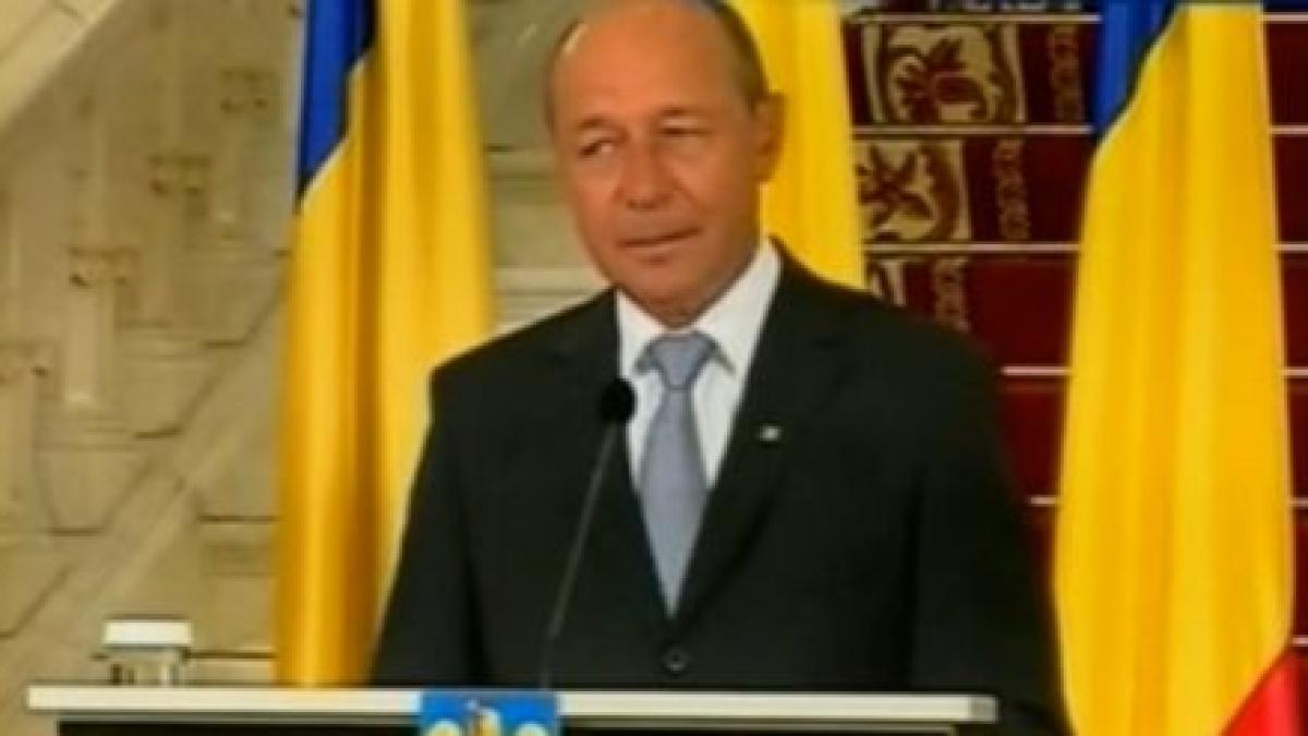 Preşedintele Băsescu nu vede criza şi face apel la presă, să fie prudentă cu etichetările