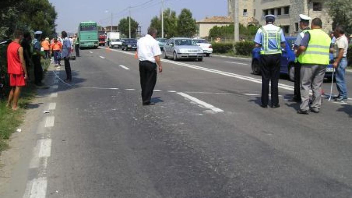 Accident în lanţ în judeţul Constanţa. Un autocar şi trei maşini au fost implicate în carambol