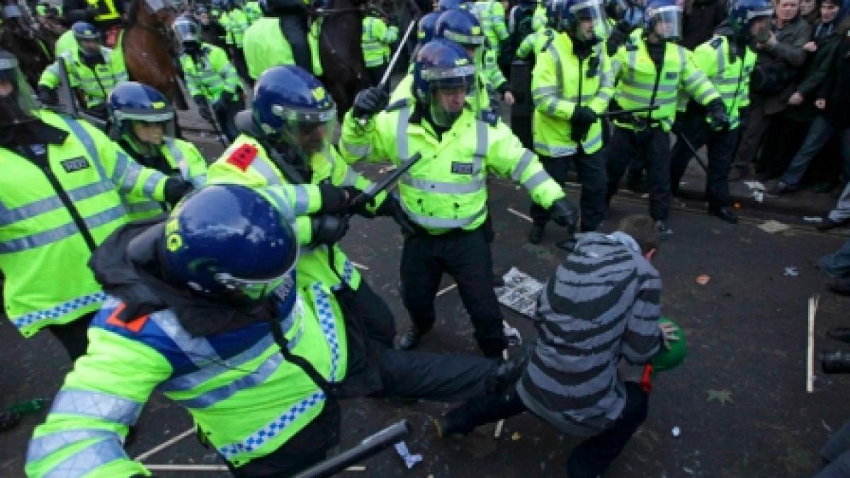 Violenţele de la Londra se extind şi în oraşele Manchester şi Birmingham