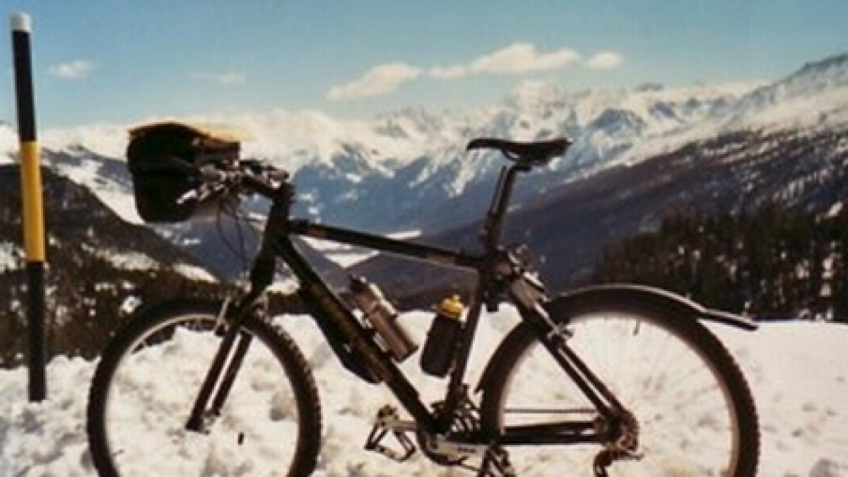 A început prima ediţie a maratonului de biciclete montane Trans Alpin Bike