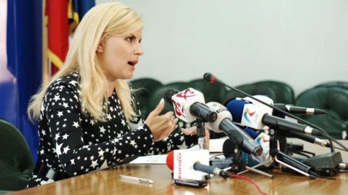 Sinteza Zilei: Rochia pe care a purtat-o Elena Udrea costă 14.310 lire sterline