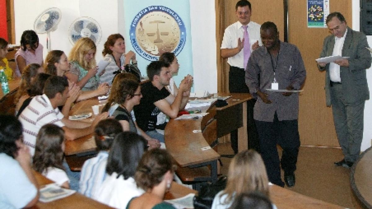 &quot;Bucharest Summer University 2011&quot; a adunat 55 de tineri economişti din toată lumea