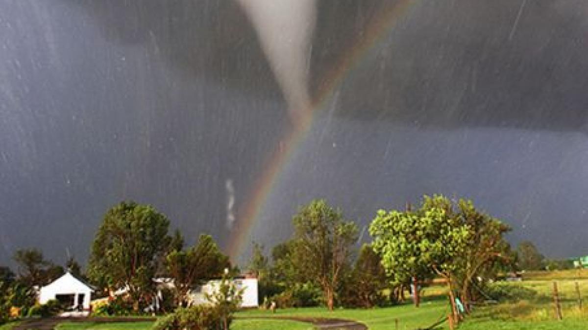 Fotografie spectaculoasă de la o tornadă din Kansas, desemnată de NASA &quot;imaginea zilei&quot;