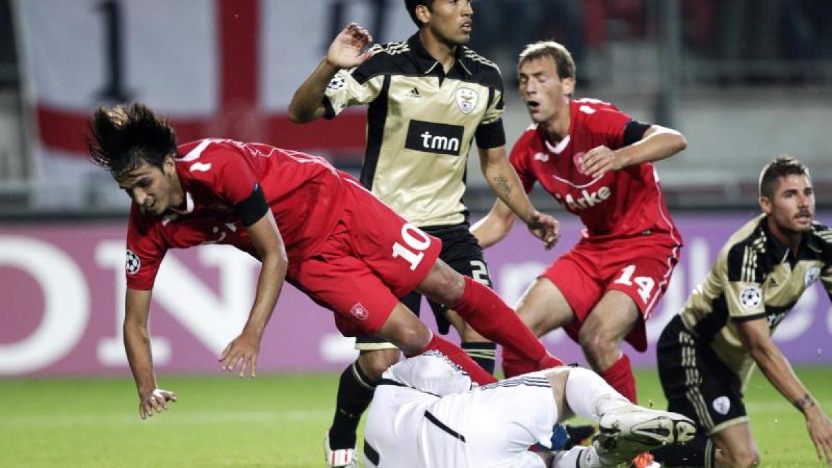 Benfica, aproape de grupele Ligii, după 2-2 la Twente