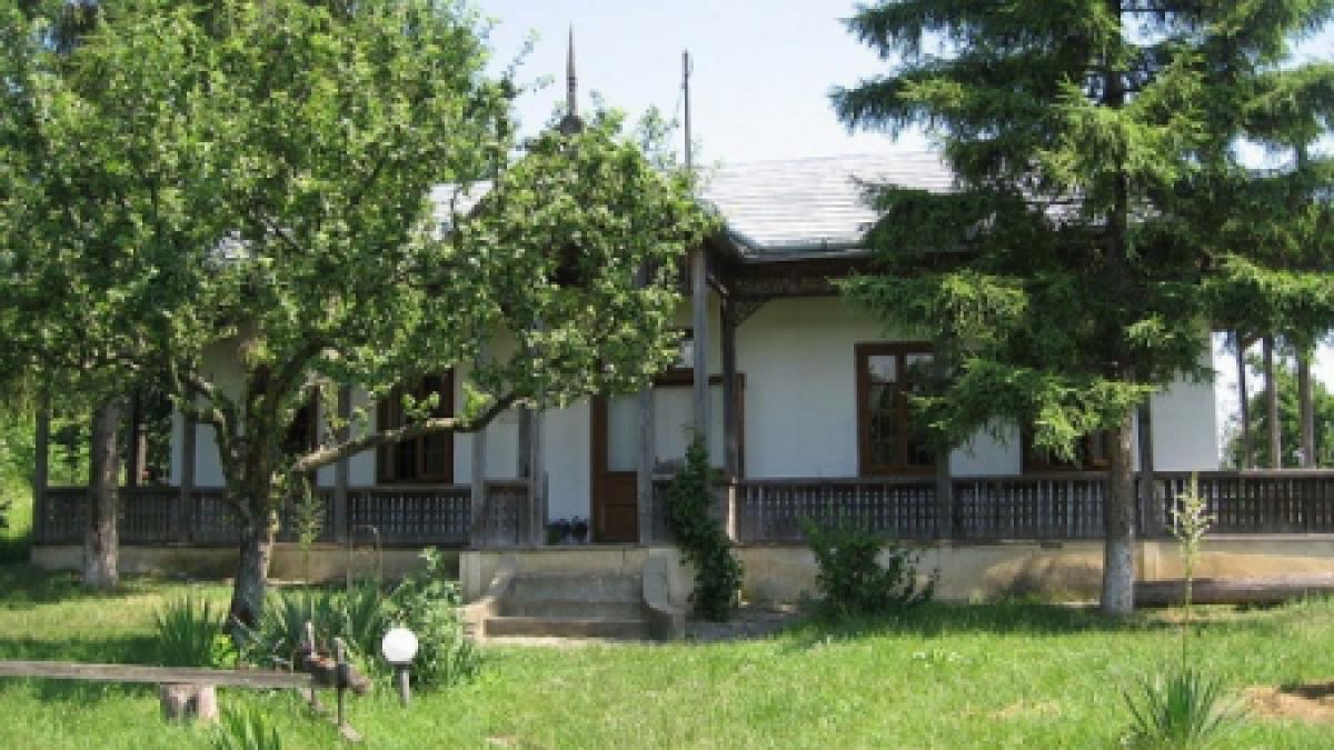 Casa Memorială Mihai Eminescu din Ipoteşti, jefuită. Vezi ce au furat hoţii