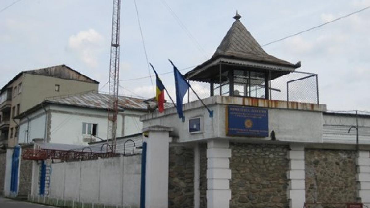 Corupţie la Penitenciarul Târgu Jiu: conducerea, cercetată de DNA