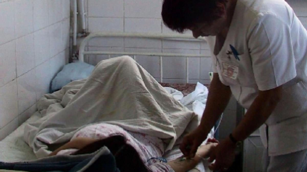 Suceava. 13 fete din lotul de volei juniori au ajuns la spital cu toxiinfecţie alimentară