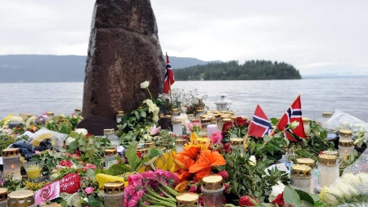 Norvegia a comemorat cele 77 de victime ale masacrului comis de Breivik