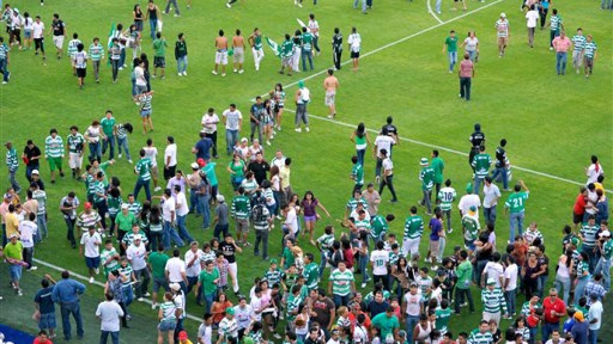 Violenţe şi împuşcături pe stadioane în Mexic şi Statele Unite