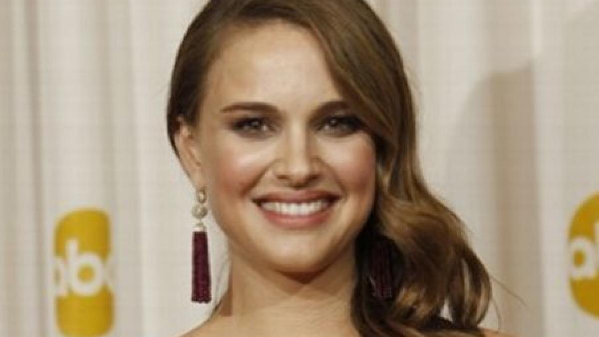 Natalie Portman nu a reuşit să scape de kilogramele în plus de la sarcină. Vezi cum se îmbracă