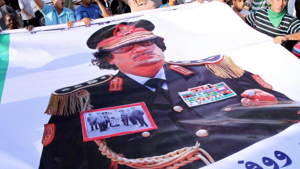 Rebelii au pus preţ pe capul lui Gaddafi. Vezi cât valorează mort sau viu