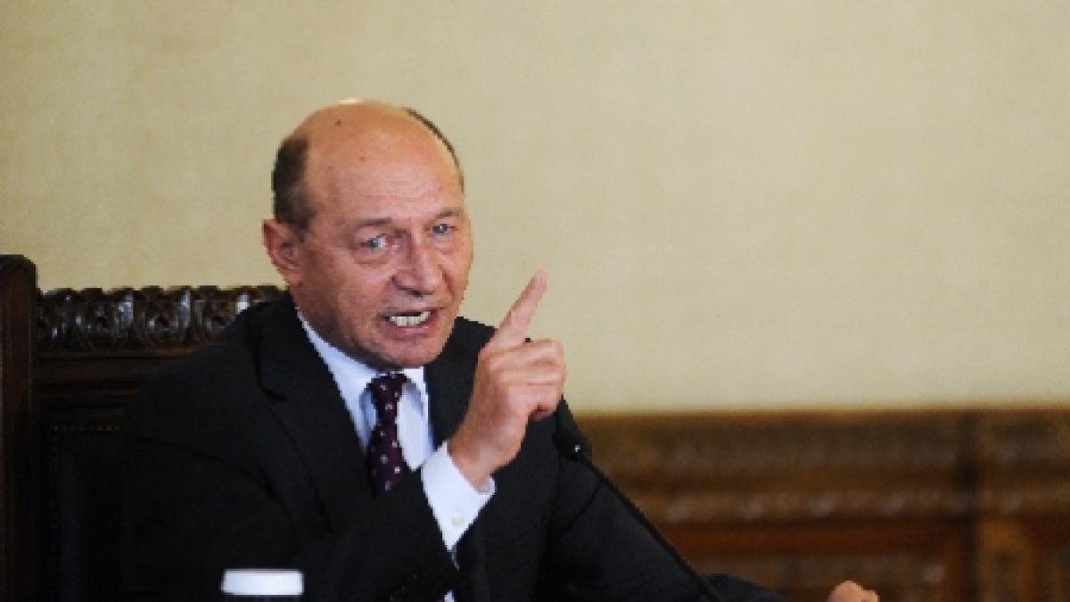 Băsescu participă la Conferinţa &quot;prietenilor Libiei&quot;, unde se discută perioada post-Gaddafi