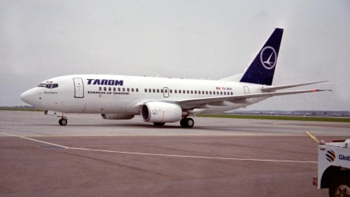 Defecţiuni tehnice la un avion Tarom. Mai mulţi români, blocaţi pe aeroportul din Barcelona