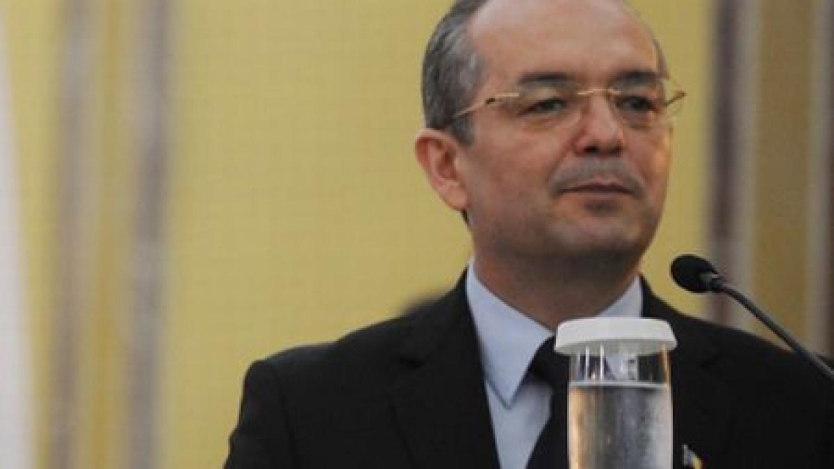 Emil Boc: Bugetarii vor mai primi stimulente financiare în 2012 doar dacă domeniul lor este profitabil