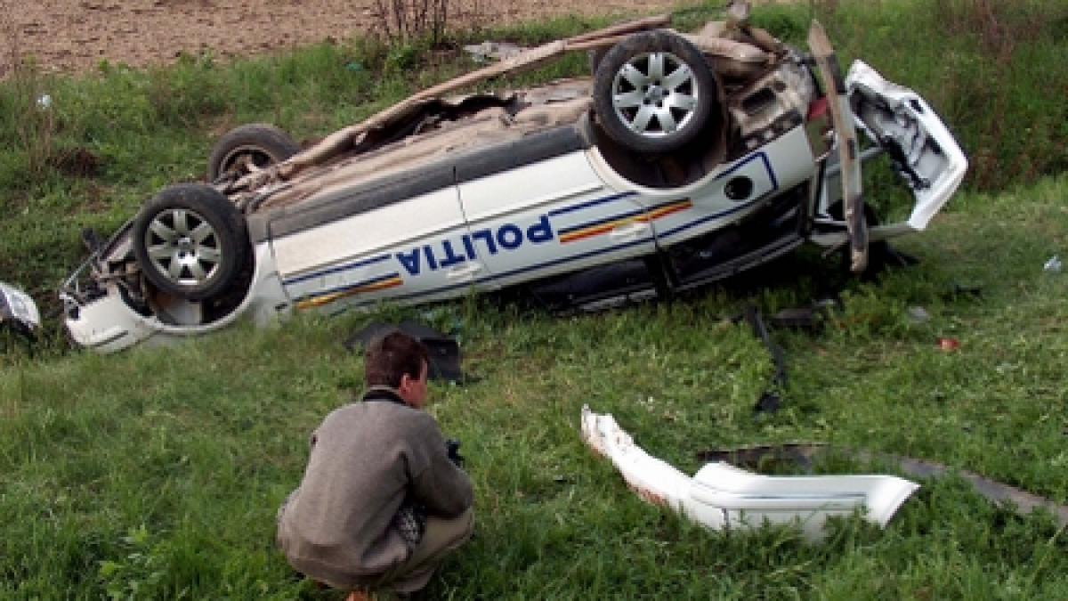 Mort în misiune: Un poliţist a decedat şi altul a fost grav rănit, în timp ce urmăreau un contrabandist