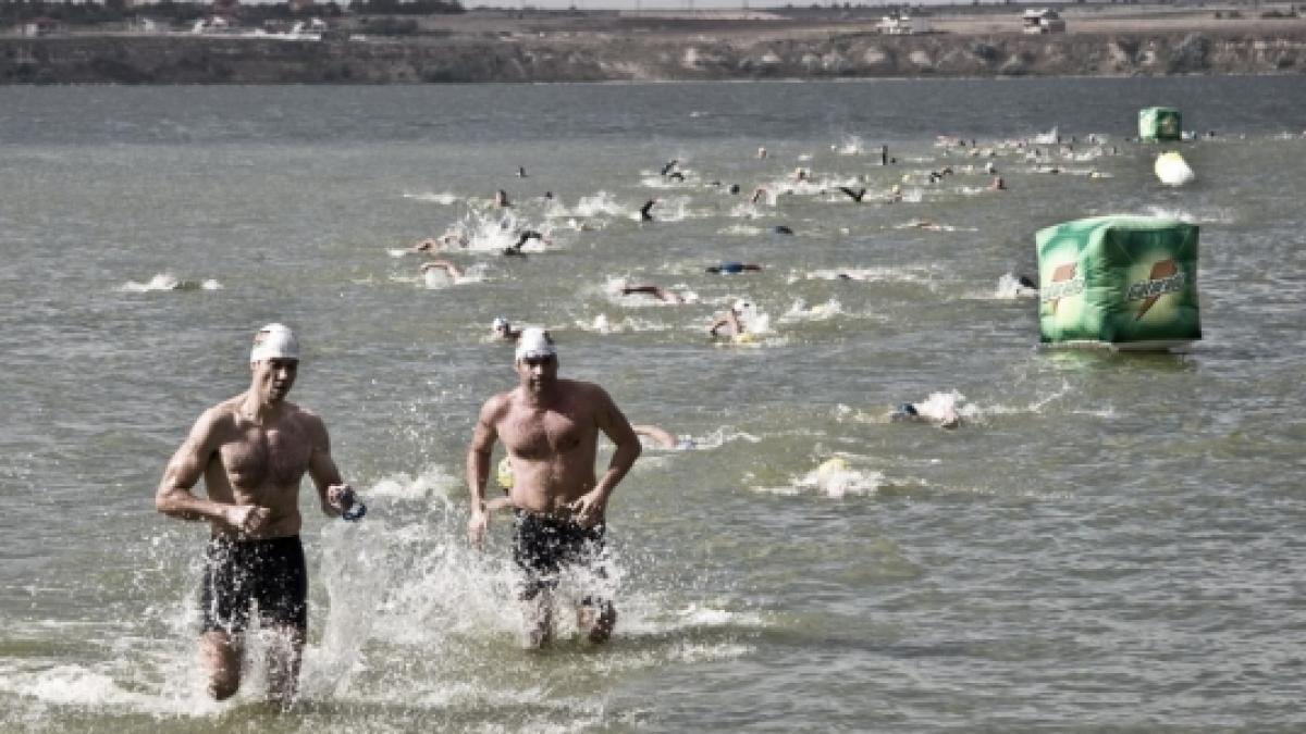 O participantă la triatlonul din Mamaia a leşinat cu puţin timp înainte să termine cursa