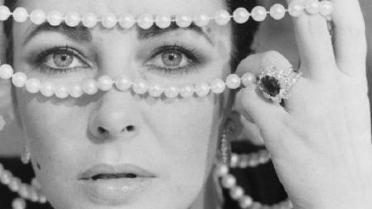 Bijuteriile lui Liz Taylor, estimate la 30 de milioane de dolari, vor fi scoase la licitaţie