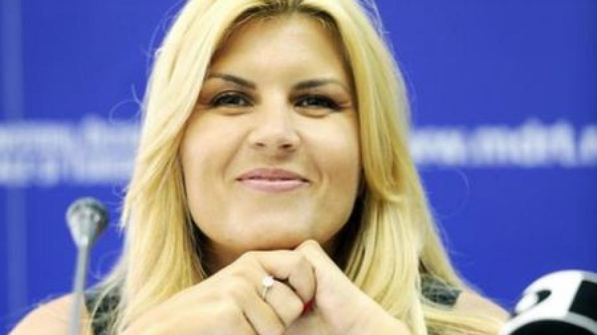 Elena Udrea, numită cetăţean de onoare al oraşului Târgovişte. Vezi ce distincţii a mai primit ministrul