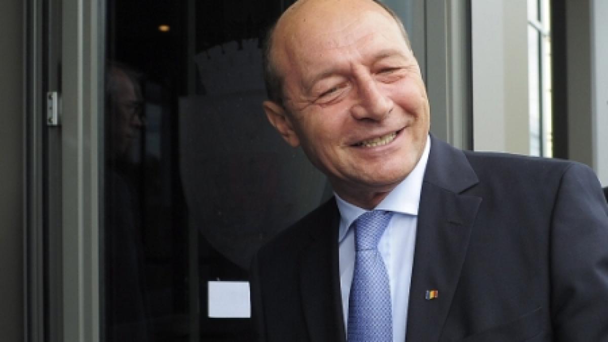 Băsescu, cu lacrimi în ochi: Un model de viaţă poate fi generat şi de cei de vârsta a treia, ca mine