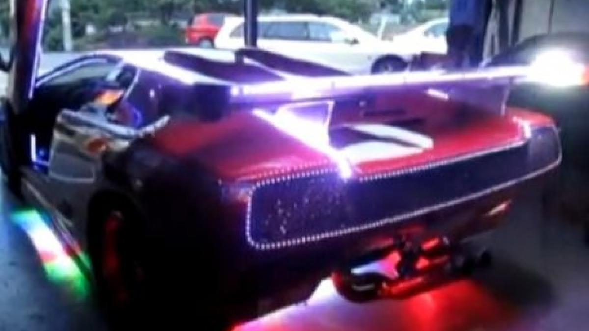 Culmea kitschurilor în tuning auto. Vezi aici cel mai &quot;luminat&quot; Lamborghini din lume