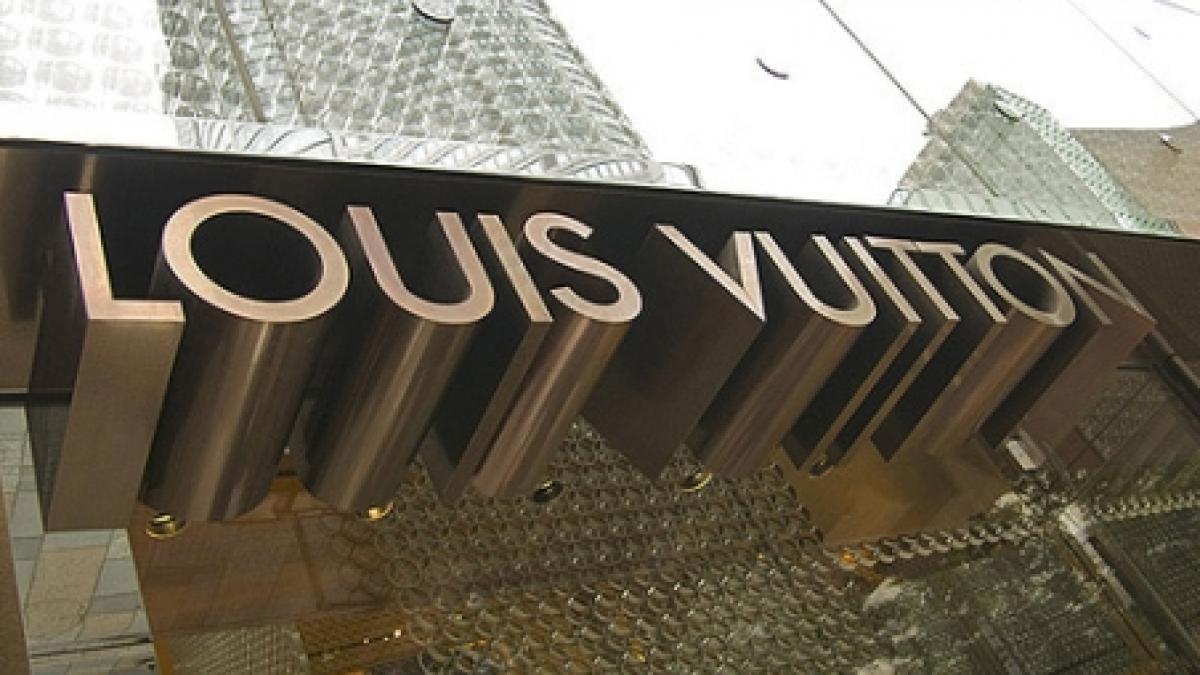 Luxul respinge criza: Louis Vuitton anunţă că nu a scăzut cererea pentru produsele sale în Europa sau SUA