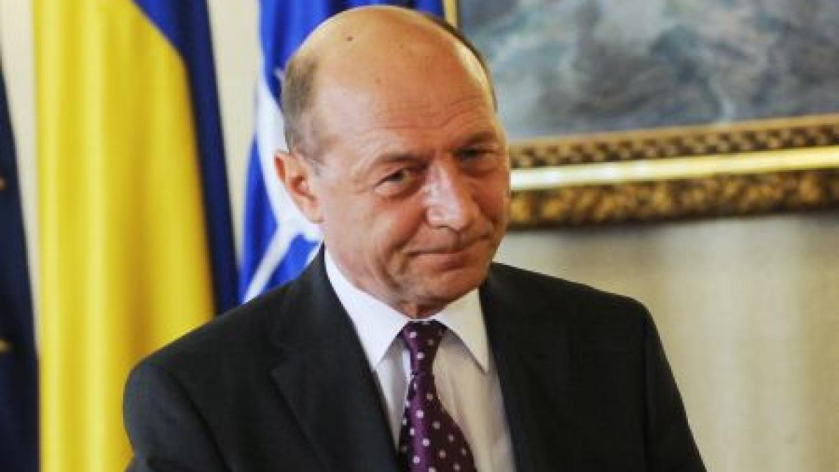 Băsescu, despre funcţionarii publici: Nu-şi recunosc incompetenţa sau că sunt corupţi