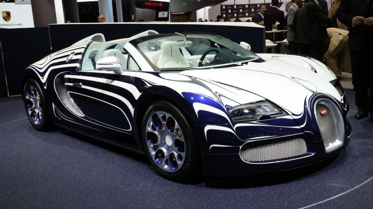 Bugatti Veyron Grand Sport L'Or Blan, un model la care s-a folosit portelanul, expus la Frankfurt