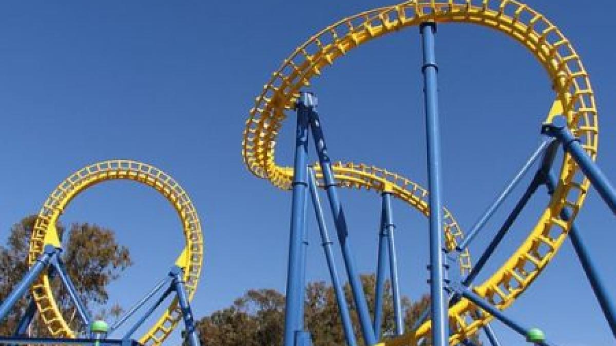 Doi chinezi au rămas blocaţi cu capul în jos, într-un roller coaster