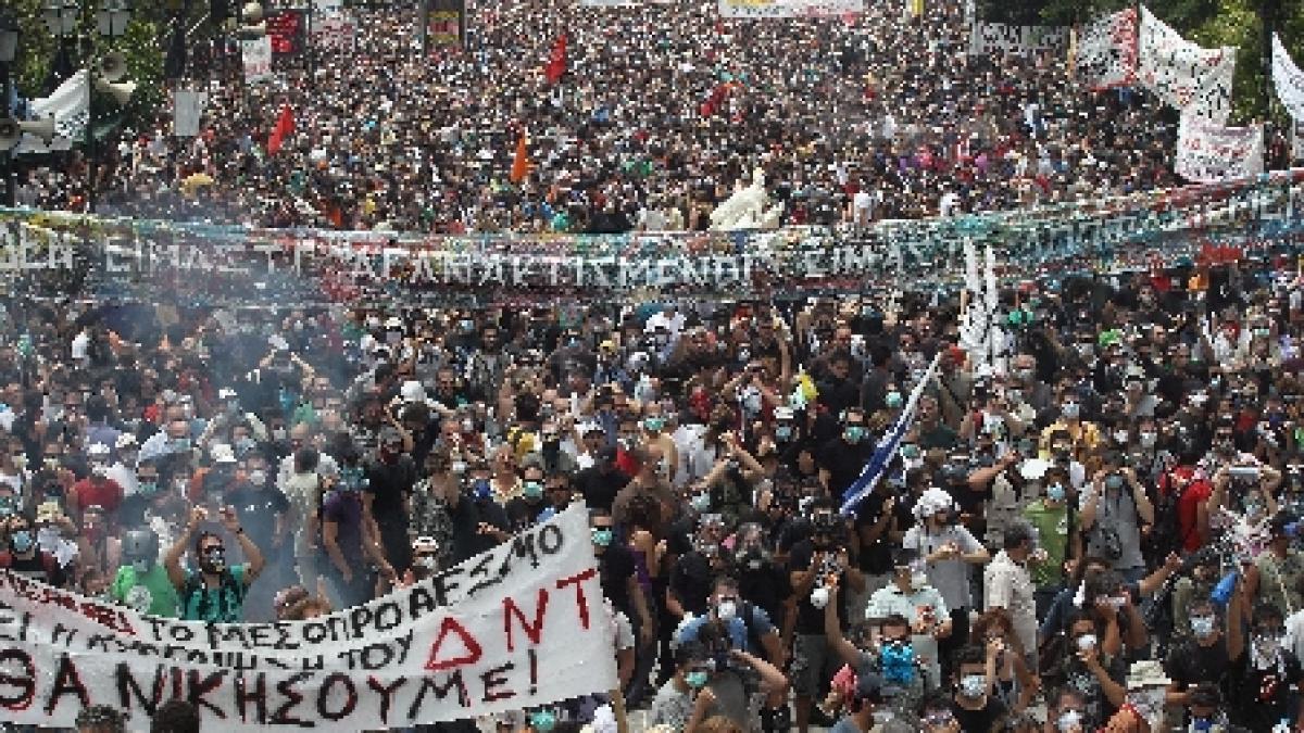 Grecia. Proteste la Atena faţă de votarea noilor măsuri de austeritate