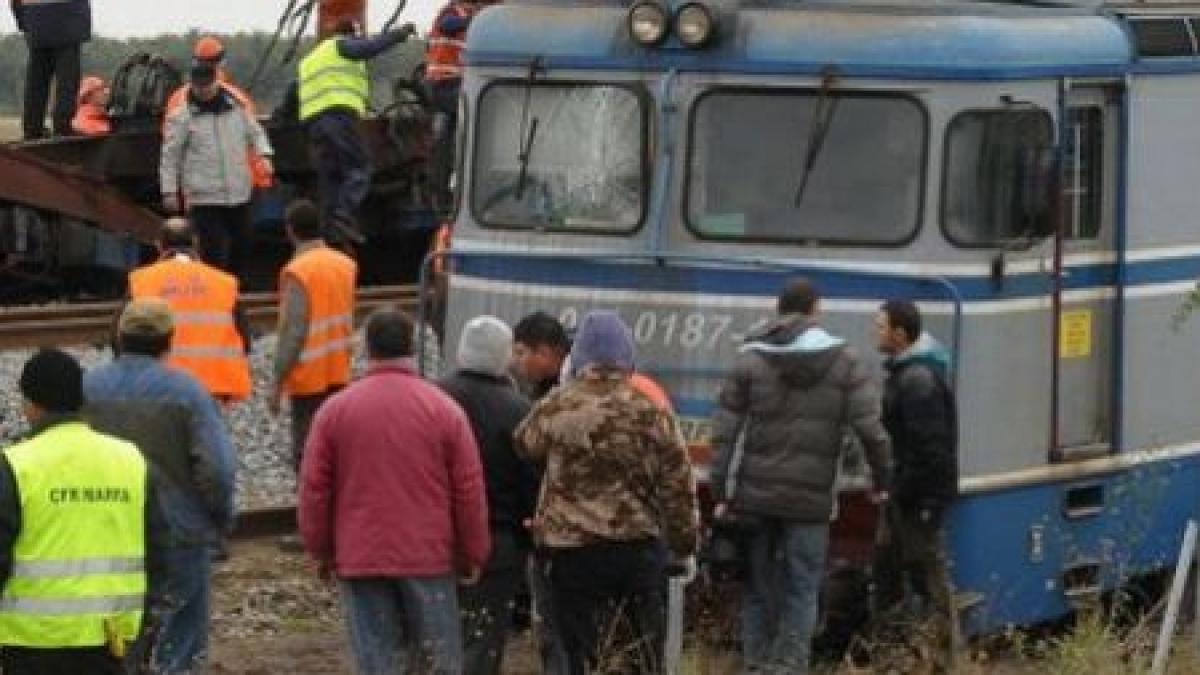 Accident feroviar la Miercurea Ciuc: Tir lovit de un tren, după ce a rămas blocat pe şine