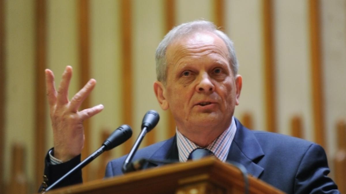 Theodor Stolojan: România va ieşi din criză, mai greu este cu ţările puternic îndatorate