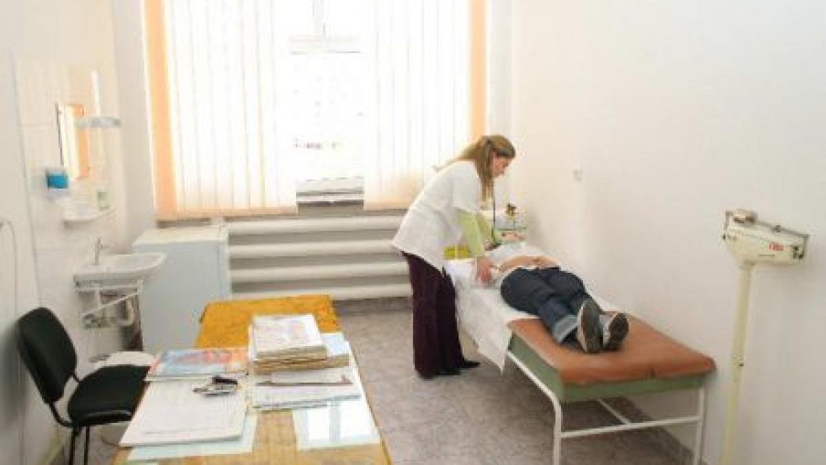 Situaţie îngrijorătoare în şcoli: Un doctor şi o asistentă la zece, respectiv trei cabinete medicale