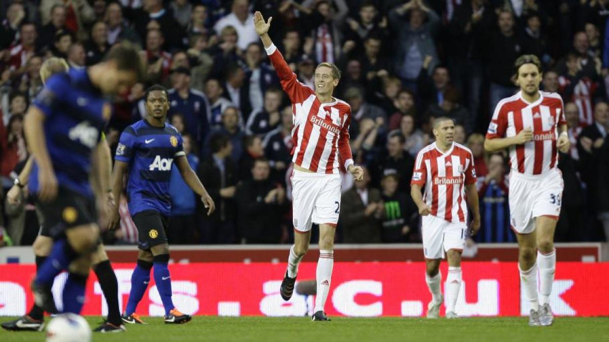 Premier League: Stoke City îi pune piedică lui Manchester United