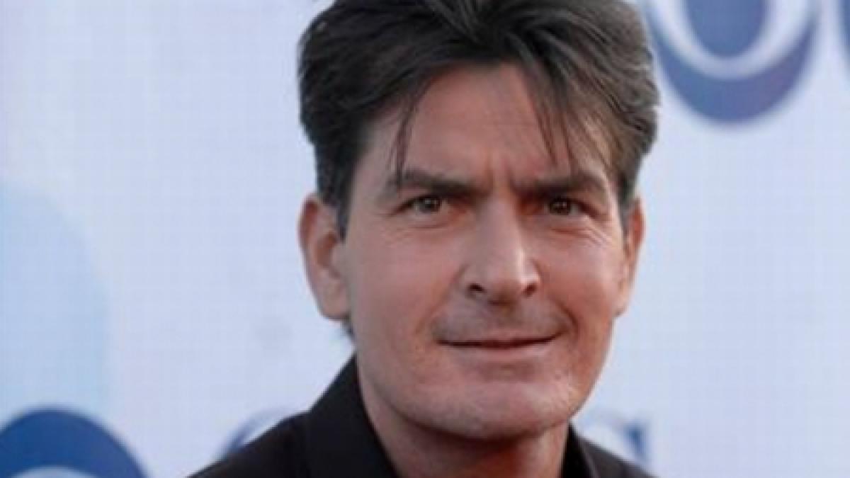 Charlie Sheen s-a împăcat cu Warner Bros.