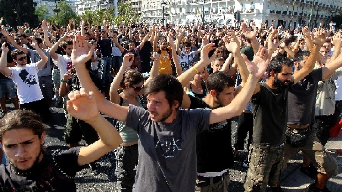 Protestatarii greci au blocat mai multe sedii de ministere, la Atena, în tentativa de a le ocupa