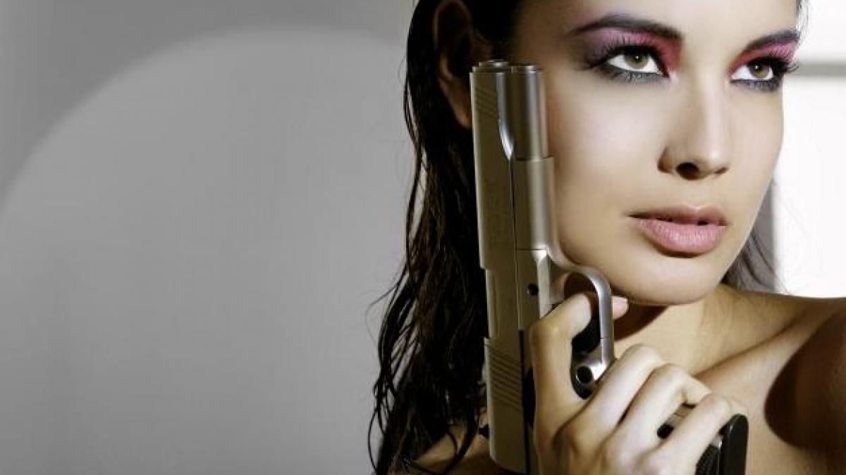 Cine va fi noua fată Bond? Franţuzoaica sexy Berenice Marlohe, ultimul nume pe listă