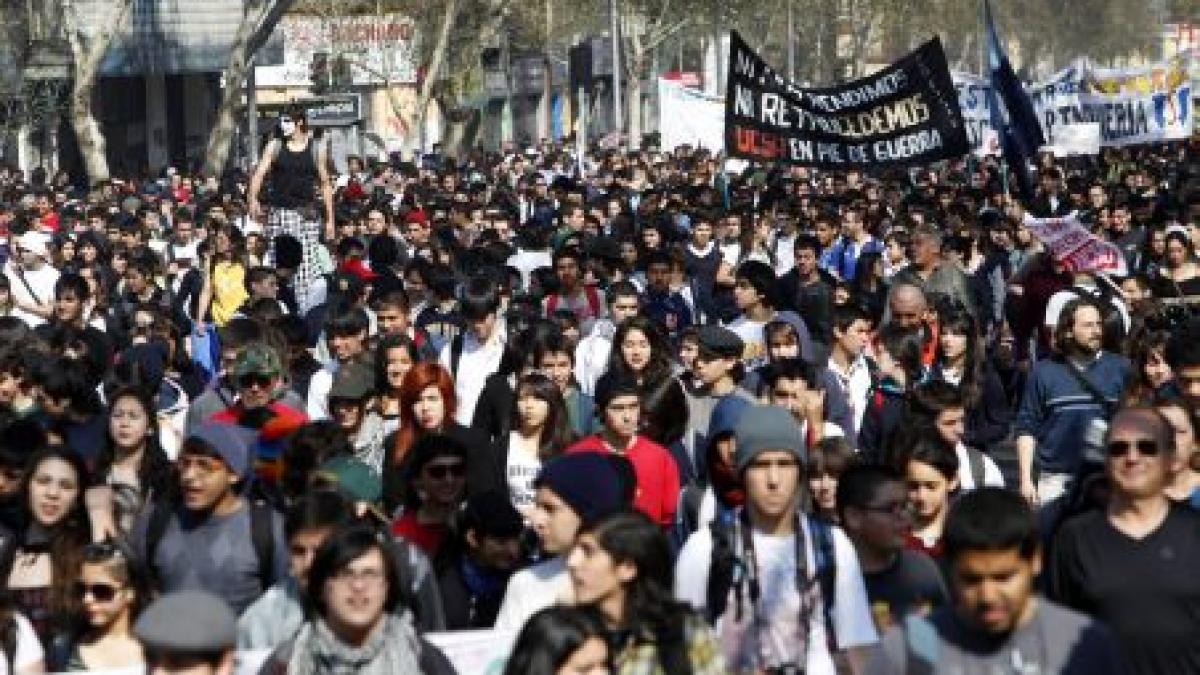 Ciocniri violente între studenţii chilieni şi forţele de ordine, înaintea negocierilor cu Guvernul. Protestele durează de cinci luni