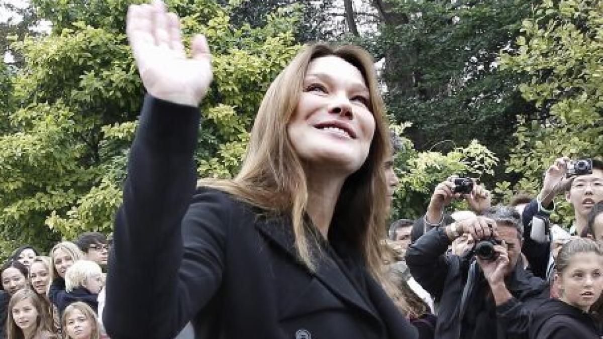 Carla Bruni va naşte luni. Prima doamnă a Franţei va aduce pe lume un băieţel