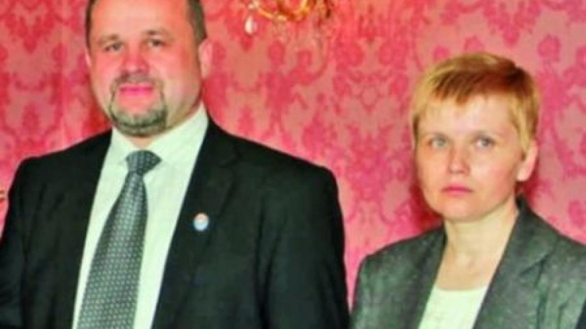 Prinsă cu mâţa-n sac: Soţia fostului ministru al Muncii, Ligia Botiş, şi-a falsificat CV-ul