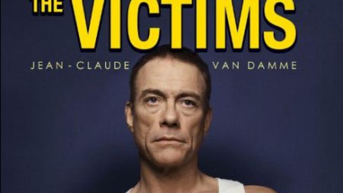 Posterul care a oripilat lumea: Jean-Claude Van Damme, cu un animal jupuit în braţe