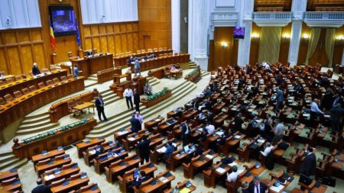 Senatorii şi deputaţii români se joacă de-a banca. Vezi ce împrumuturi fac parlamentarii