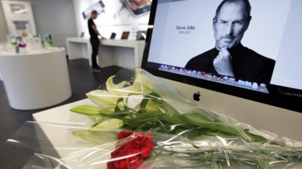 Americanii îl omagiază pe &quot;vizionarul&quot; Steve Jobs