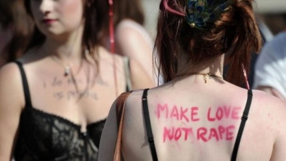 Slutwalk, în Capitală: Manifestanţii au protestat faţă de violenţa stradală şi blamarea victimelor