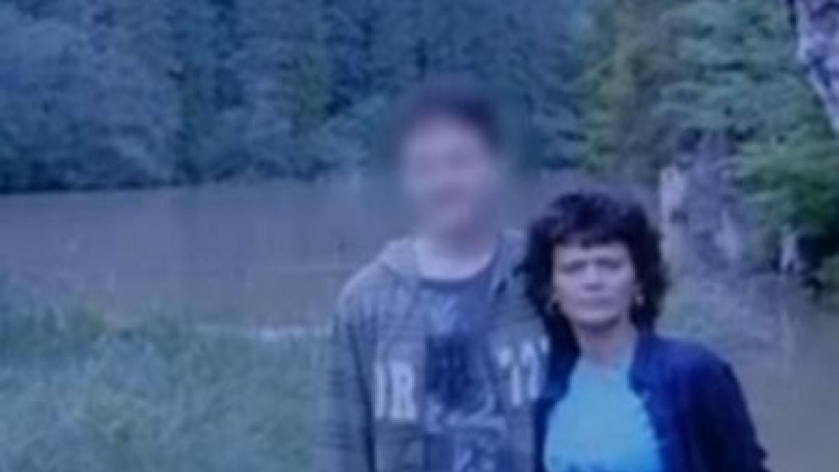 Tânărul din Iaşi care şi-a măcelărit familia a încercat să îşi ucidă mama şi cu doi ani în urmă