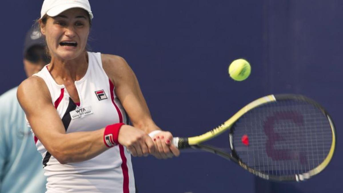 Monica Niculescu a învins-o pe Maria Kirilenko şi s-a calificat în semifinale la Beijing